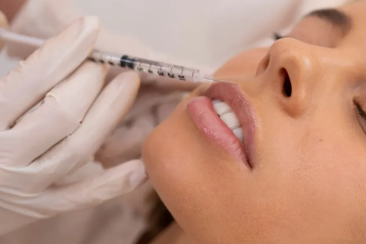 close-up-woman-getting-lip-filler-with-injection3